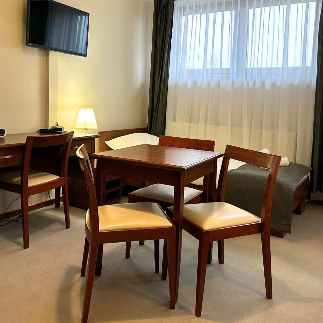 Hotel Vesta Centrum Konferencyjno Wypoczynkowe Елесня Экстерьер фото